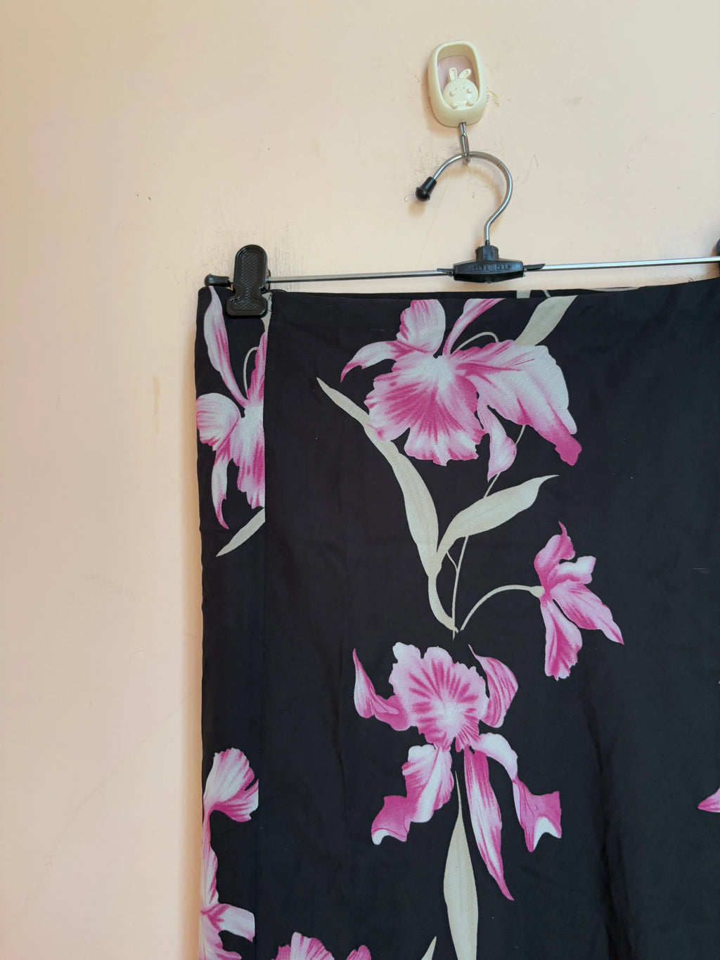 Rose black skirt